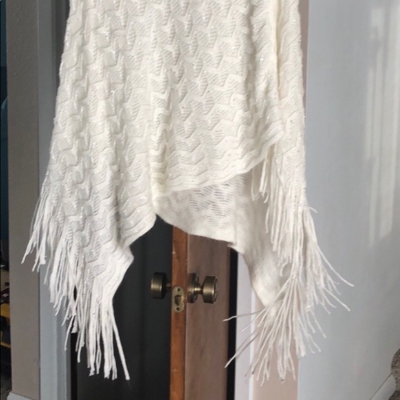 Fringe Pancho with sequins - Picture 2 of 5